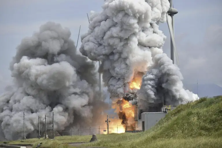 Cohete explota durante prueba en Japón
