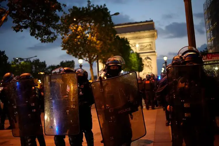 Los disturbios bajan en Francia 6 días después