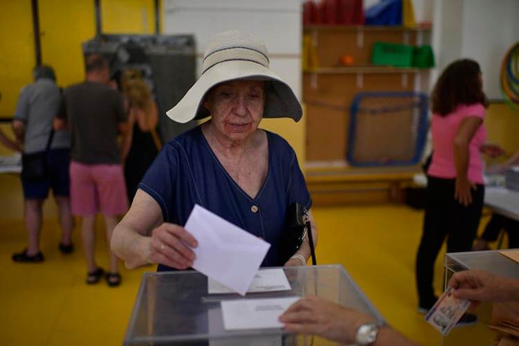 Los españoles eligen Presidente, entre derecha e izquierda