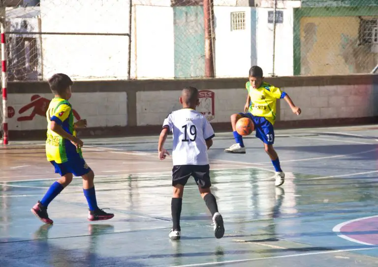 16 partidos se disputan en la Copa Nuevo Día de futsal