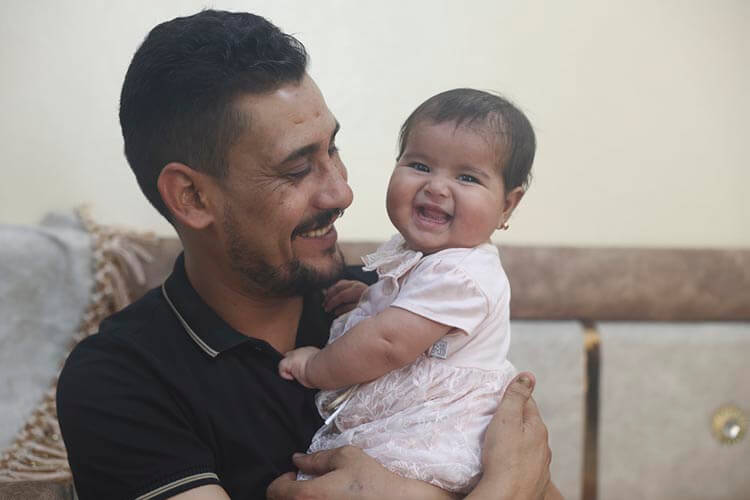 Afraa, la niña que nació bajo escombros del sismo en Siria