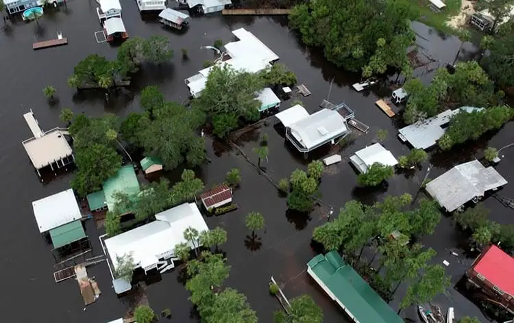 Huracán Idalia inunda y deja sin electricidad a Florida