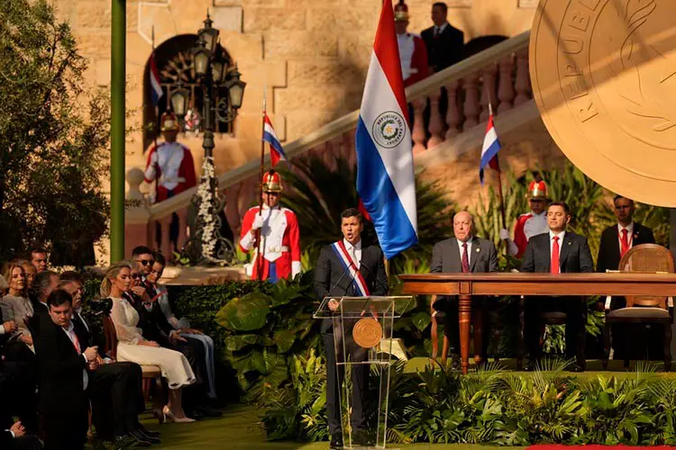 Santiago Peña jura como nuevo presidente de Paraguay