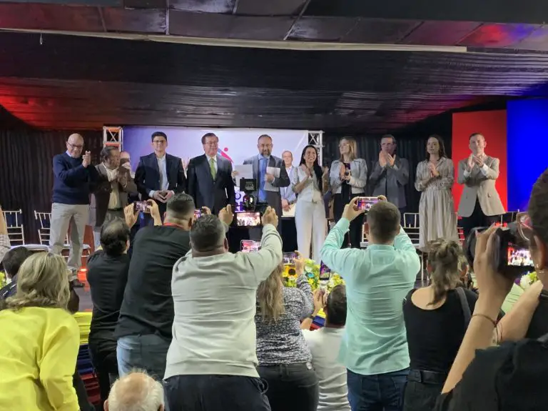 VIDEO Candidatos a la primaria firman programa mínimo de gobierno