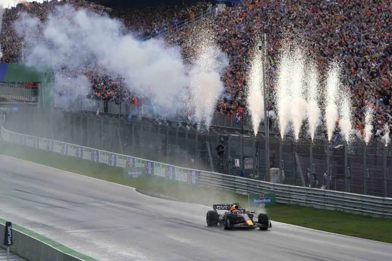 Verstappen gana un lluvioso GP de Holanda