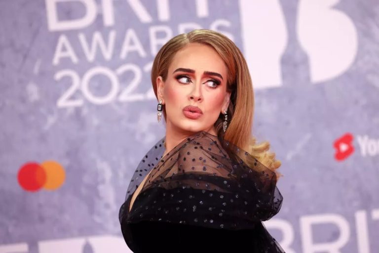 Adele se desplomó detrás del escenario