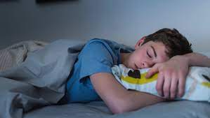 Un 65 % de los adolescentes se despiertan cansados