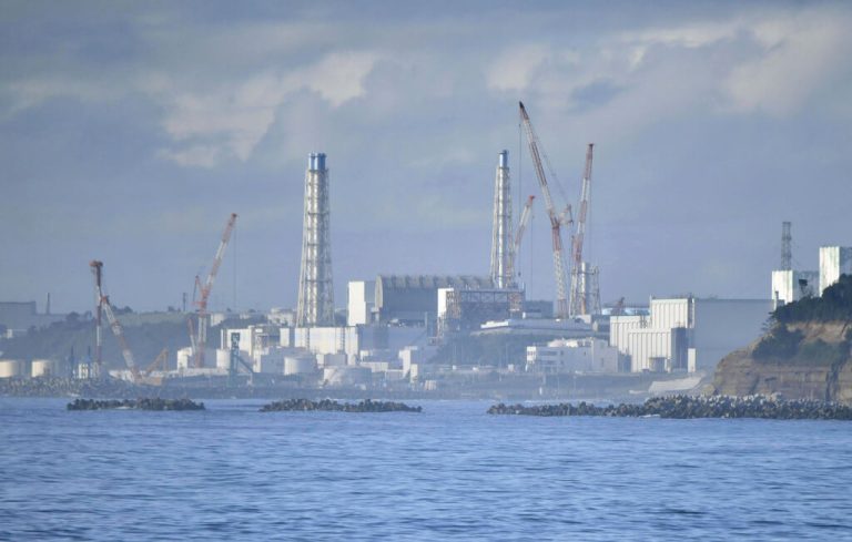 Japón echa al mar agua radiactiva de la planta de Fukushima