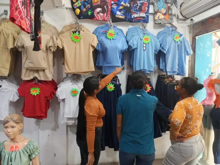 Punto Fijo | Comercios preparados con ropa escolar 