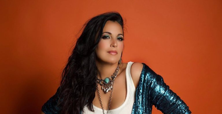 Mayré Martínez regresa a la música con “A las 12:02”