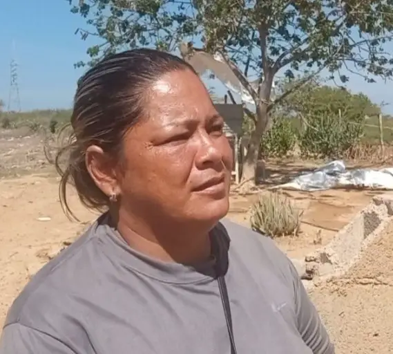 Las ráfagas de viento colaron el techo de la vivienda y tumbaron dos paredes, una en la parte delantera y otra en la trasera.