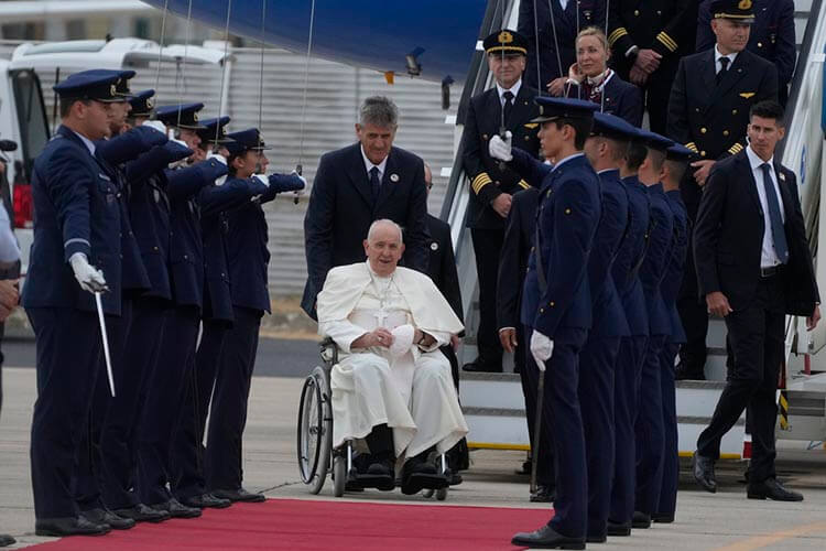 El papa Francisco llega a Portugal para encuentro de jóvenes