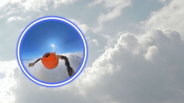 Paracaidista atraviesa una gran nube en caída libre (+video)