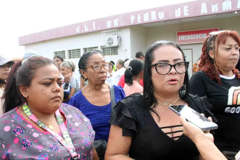 La directora del CDI Pedro de Armas recibió el apoyo de las comunidades de su punto y círculo por su valiosa gestión para atender a casos puntuales.