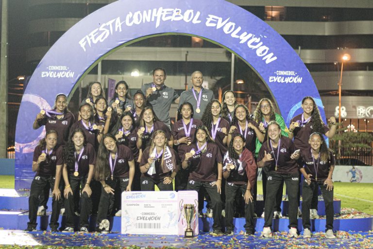 Ferroviária SAF de Brasil celebra el titulo de Fiesta CONMEBOL evolución