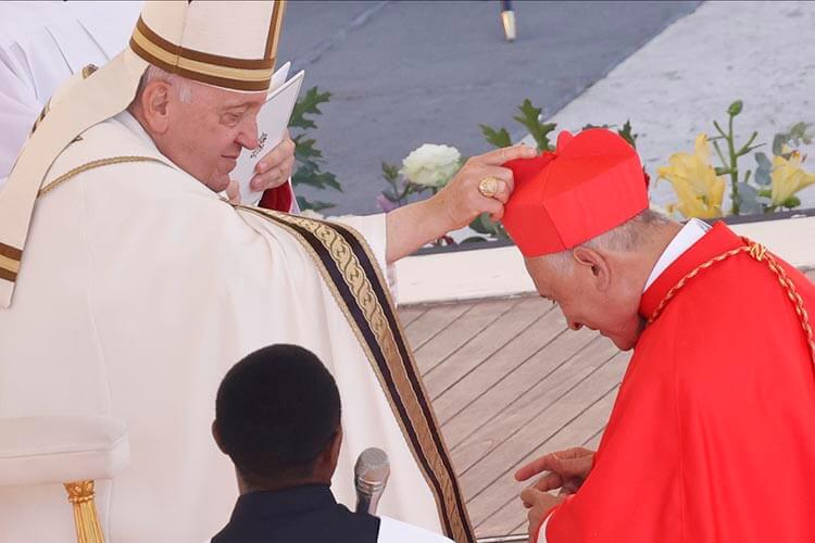 El venezolano Diego Padrón asume como cardenal de manos del Papa