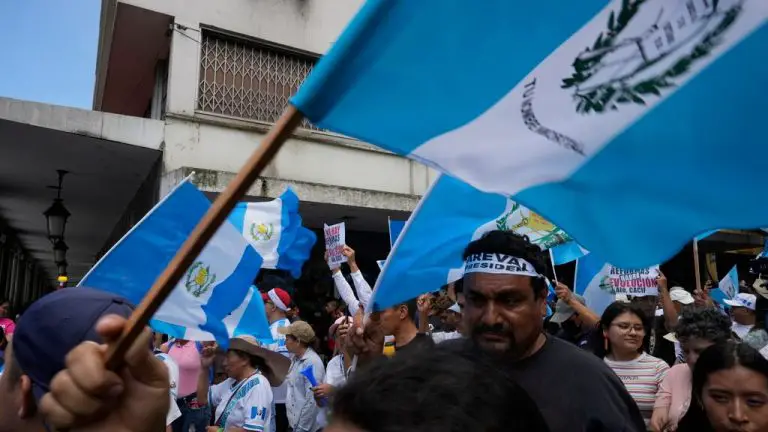 Guatemala | Frenan suspensión del partido del presidente electo