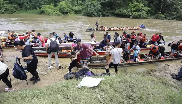 Panamá anuncia deportaciones para frenar migración por el Darién