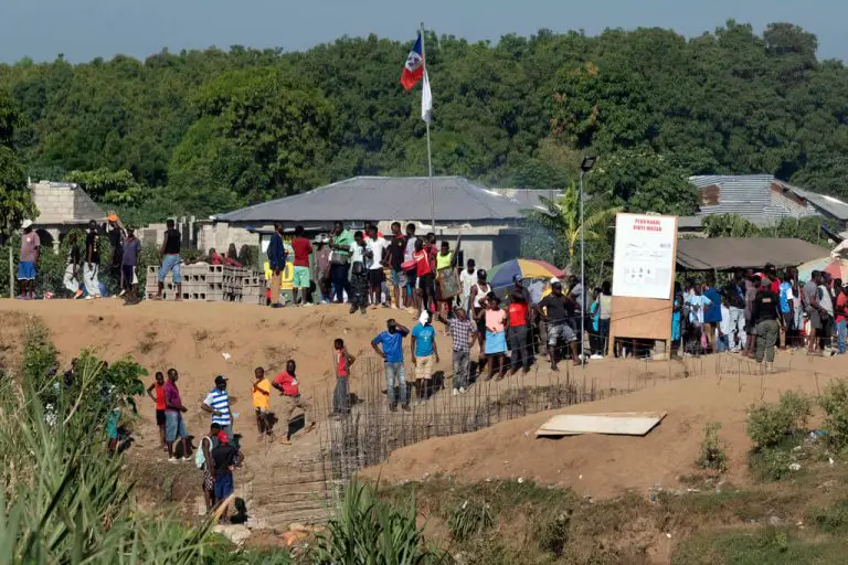 República Dominicana cierra todas sus fronteras con Haití