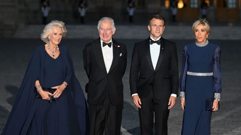 Francia homenajea a Carlos III y Camila con una gala en Versalles