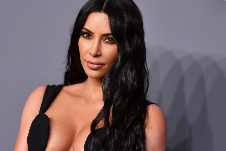 Kim Kardashian regaña a su hijo por ser grosero con los paparazzi