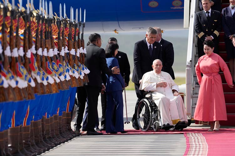 El papa Francisco realiza primera visita a Mongolia