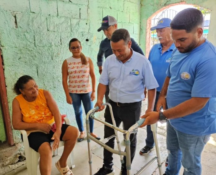 El alcalde del municipio Silva, Osnel Arnías, lleva adelante el Plan Silva Saludable con el que extiende ayudas a los más vulnerables.