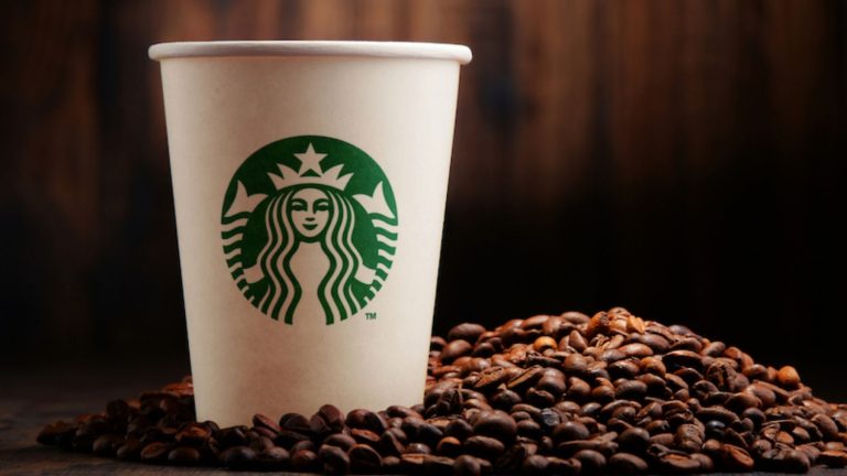 Cliente de Starbucks ordena bebida con 1,280 miligramos de cafeína