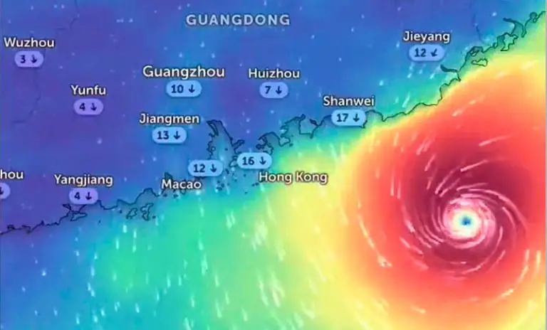 ¡Impresionante! Así golpea tifón Saola a Hong Kong (+VIDEO)