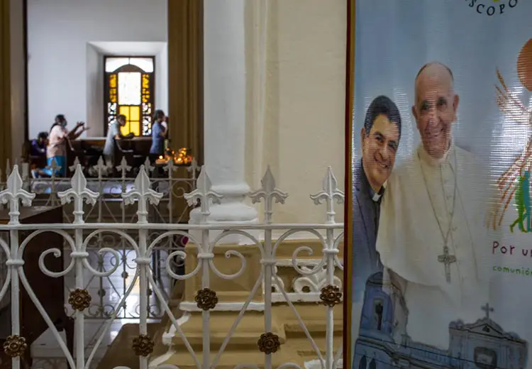 Nicaragua excarcela a 12 sacerdotes y los envía a Roma
