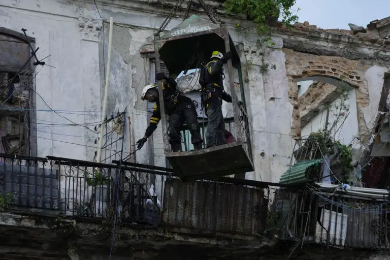 Derrumbe en La Habana Vieja deja un fallecido