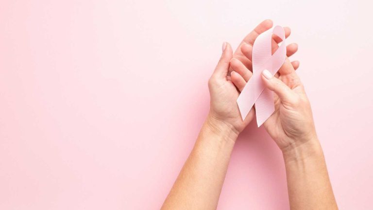 Muchas mujeres pasan por alto los síntomas sutiles del cáncer de mama