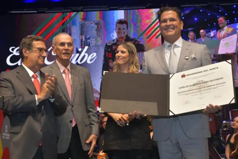 Carlos Vives recibió doctorado Honoris Causa en Ciencias Sociales