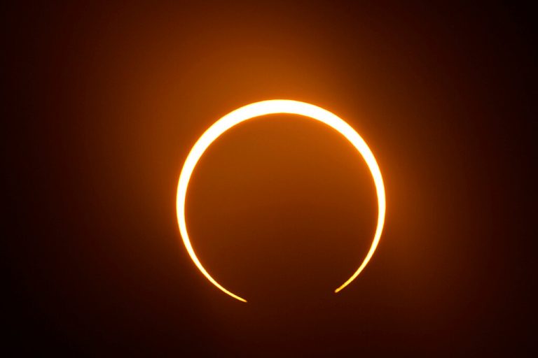 Así transcurrió el eclipse solar este sábado 14 (Fotos)