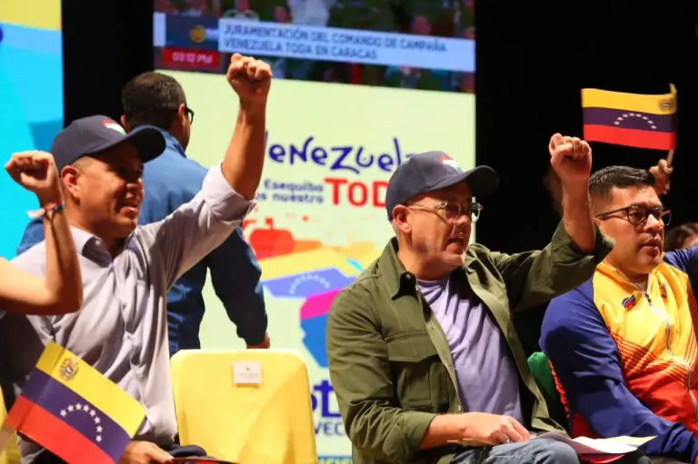 Juramentan comando de campaña “Venezuela Toda”