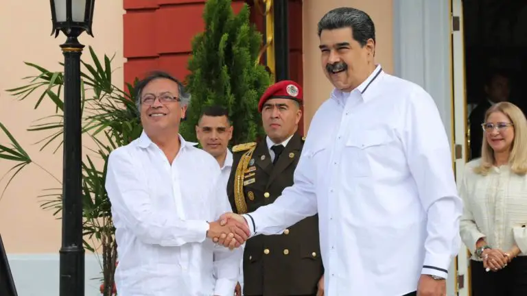 Gustavo Petro viajará a Venezuela este sábado