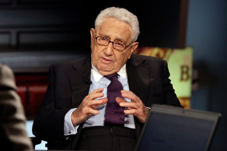 Falleció Henry Kissinger, secretario de Estado de Nixon y Ford