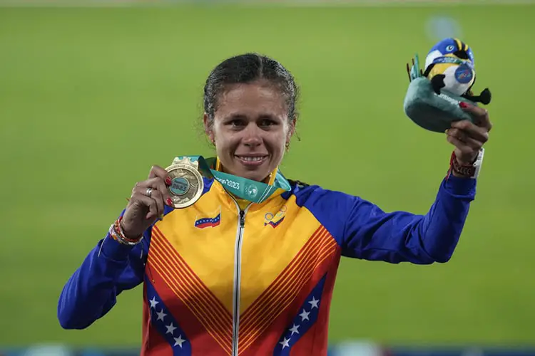 Joselyn Brea gana oro en 5.000 metros Panamericanos (Video)