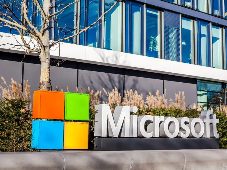 Microsoft se une a la carrera y diseña su propio chip de IA