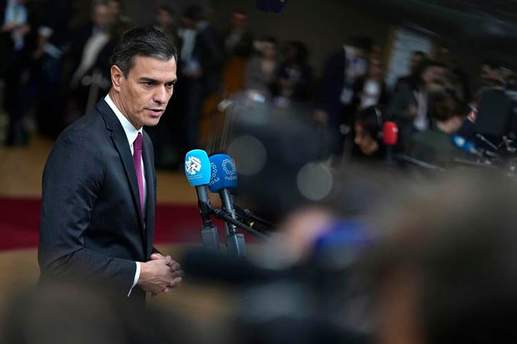 España: Pedro Sánchez firma pacto para su reelección
