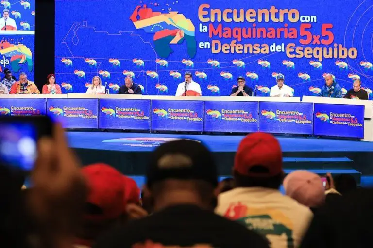 Maduro: referendo consultivo va, llueva, truene o relampague