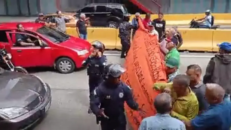 VIDEO | Protestan jubilados PDVSA en Caracas: así terminó
