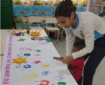 Los más de 20 bebés que conforman las tres salas de maternal del C.E.I.S. "Simón Bolívar", ubicado en Las Velitas, llenaron de ternura el aniversario de la Educación Inicial.