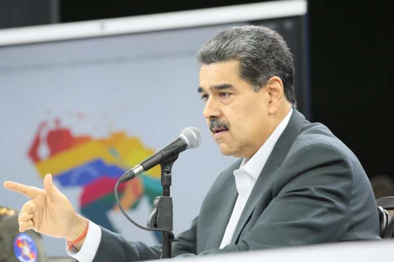 Maduro rechazó la xenofobia de Perú contra la selección Vinotinto