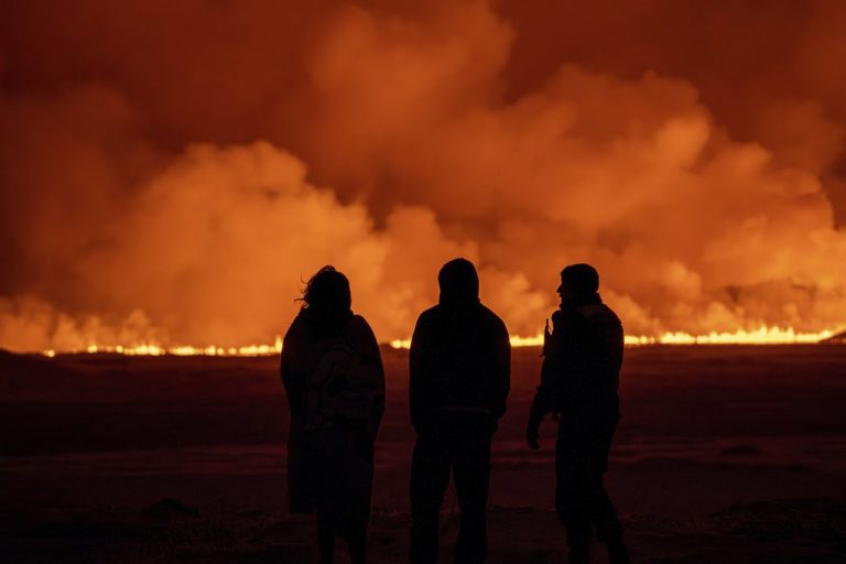Volcán en Islandia muestra el poder de la naturaleza (Video)