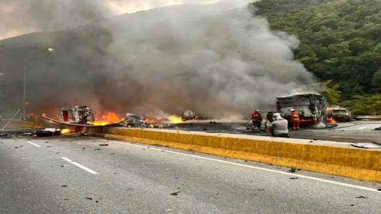 Sube a 17 la cifra de muertos en accidente en la Mariscal de Ayacucho