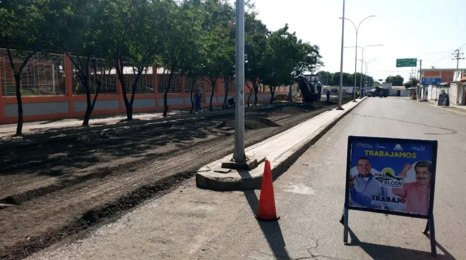 Los trabajos de bacheo se extiende a la avenidas Ramón Antonio Medina, Santa Rosa y a la calle El Tenis de la ciudad capital del estado Falcón.