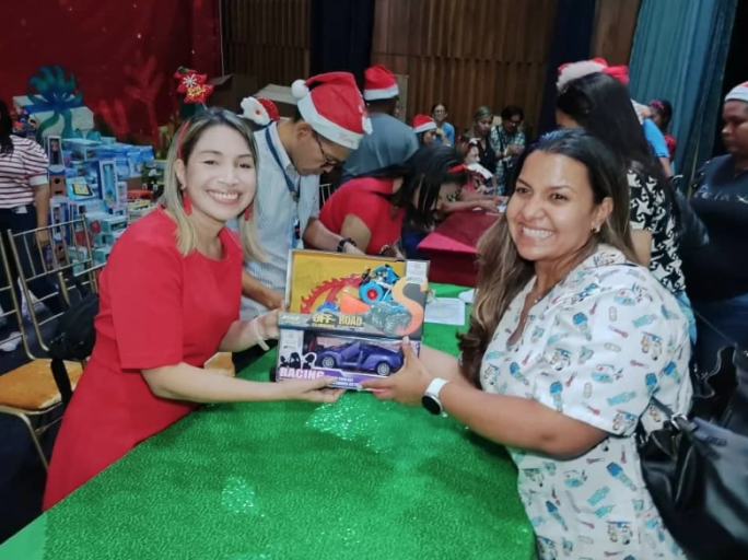 En un ambiente de alegría y camaradería, el sector universitario del estado Falcón recibió más de 5.500 juguetes para los hijos de los trabajadores.