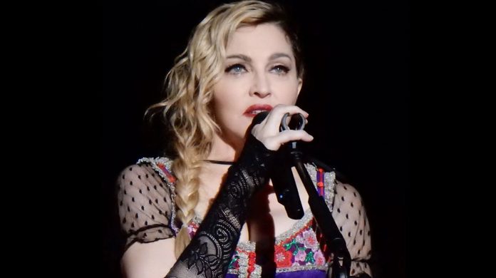 Madonna hizo molestar a sus fanáticos por llegar tarde a un concierto