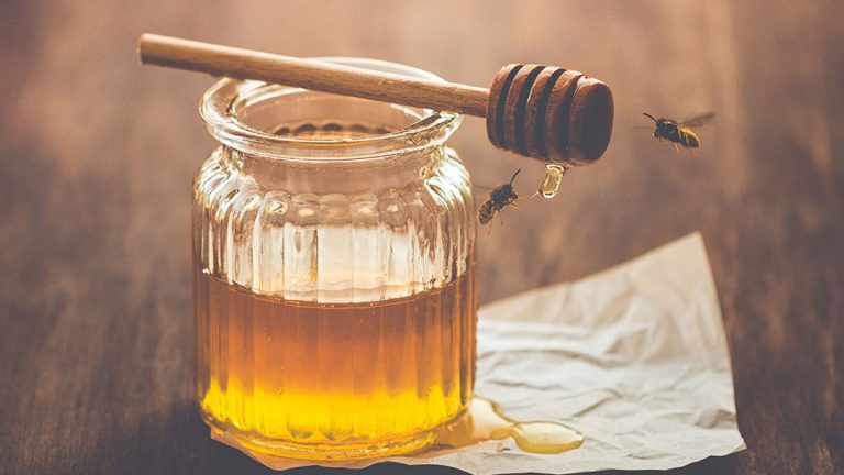 ¿Realmente funciona la miel para aliviar la tos?